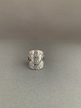 Load image into Gallery viewer, Large size 8 winged moon shield ring