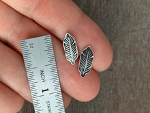 Load image into Gallery viewer, Feather stud earrings