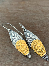 Load image into Gallery viewer, Keum Boo Floral Pattern Earrings