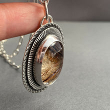 Load image into Gallery viewer, Included quartz