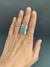 Load image into Gallery viewer, Large size 8 winged moon shield ring