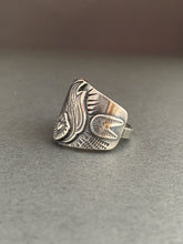 Load image into Gallery viewer, Medium Size 7.5 sacred heart shield ring