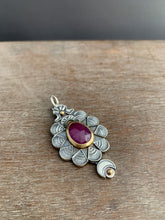 Load image into Gallery viewer, Pink Sapphire Set in 22k Gold