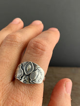 Load image into Gallery viewer, Winged eye ring size 8.5