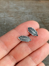 Load image into Gallery viewer, Feather stud earrings