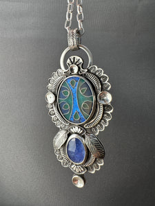 Cloisonné glass enamel with tanzanite