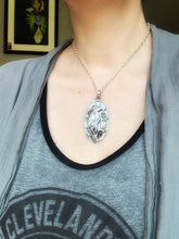 Load image into Gallery viewer, Medicine Bow Agate Raven
