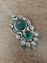 Load image into Gallery viewer, Cloisonné glass enamel pendant with serpentines and green fluorite
