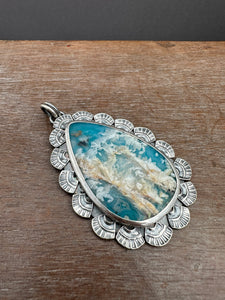 Plume agate doublet lace medallion