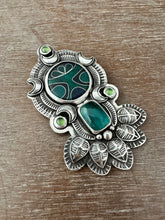 Load image into Gallery viewer, Cloisonné glass enamel pendant with serpentines and green fluorite
