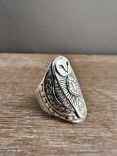 Load image into Gallery viewer, Eye owl ring size 10.5
