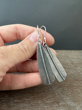 Load image into Gallery viewer, Stamped silver feather earrings
