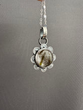 Load image into Gallery viewer, Included quartz medallion
