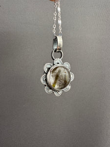 Included quartz medallion