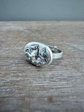 Load image into Gallery viewer, Hippocampus ring - size 7.25
