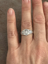 Load image into Gallery viewer, Cross ring
