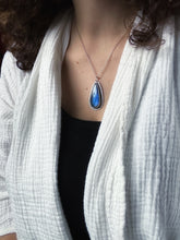 Load image into Gallery viewer, Labradorite pendant
