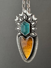 Load image into Gallery viewer, Montana Agate and Apatite Sacred Heart.
