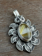 Load image into Gallery viewer, Rutilated Quartz Owl
