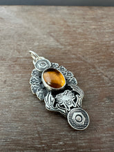 Load image into Gallery viewer, Honey bee medallion
