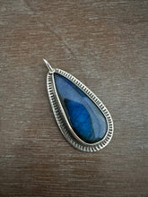 Load image into Gallery viewer, Labradorite pendant
