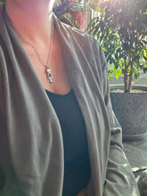 Load image into Gallery viewer, Bronze Kitty pet with Onyx
