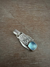 Load image into Gallery viewer, Delicate Bird pendant
