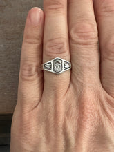 Load image into Gallery viewer, Heart ring
