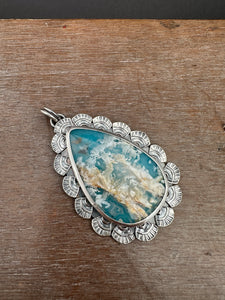 Plume agate doublet lace medallion