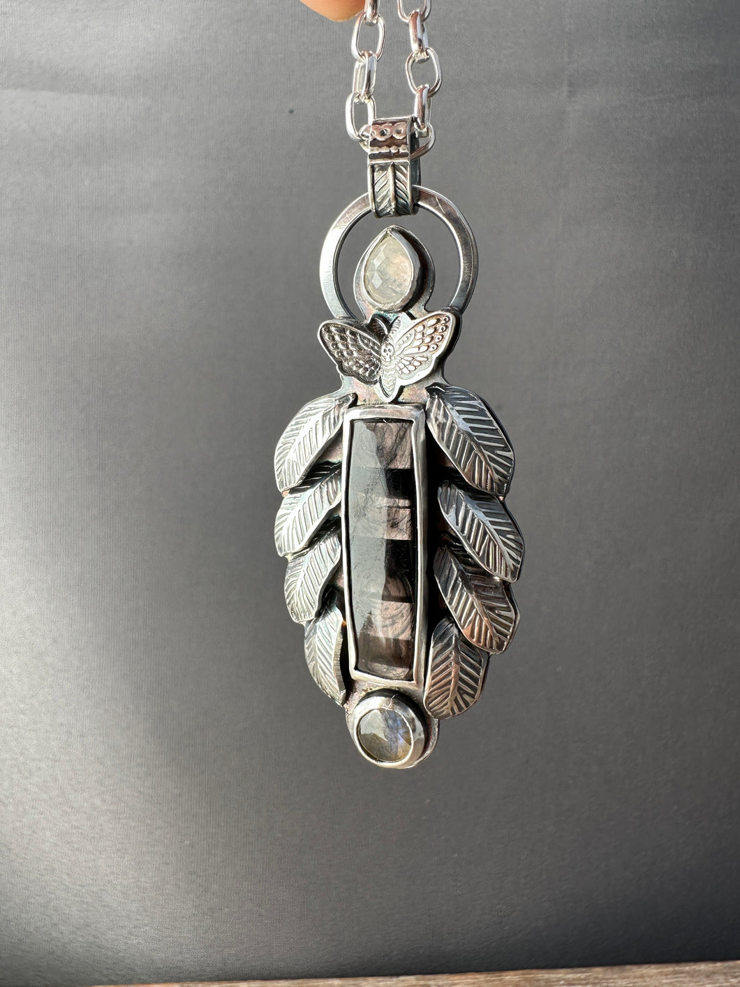 Hypersthene and feathers pendant