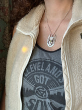 Load image into Gallery viewer, Kitty Pet with Wings and a Peridot
