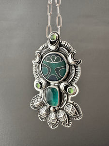 Cloisonné glass enamel pendant with serpentines and green fluorite