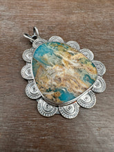 Load image into Gallery viewer, Plume agate doublet lace medallion
