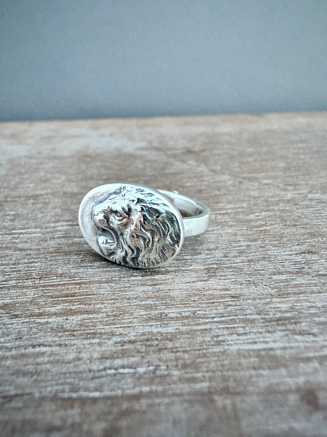 Lion ring -size 8