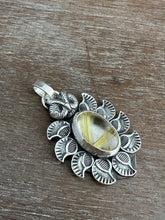Load image into Gallery viewer, Rutilated Quartz Owl
