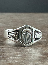 Load image into Gallery viewer, Heart ring

