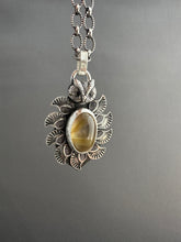 Load image into Gallery viewer, Rutilated Quartz Owl

