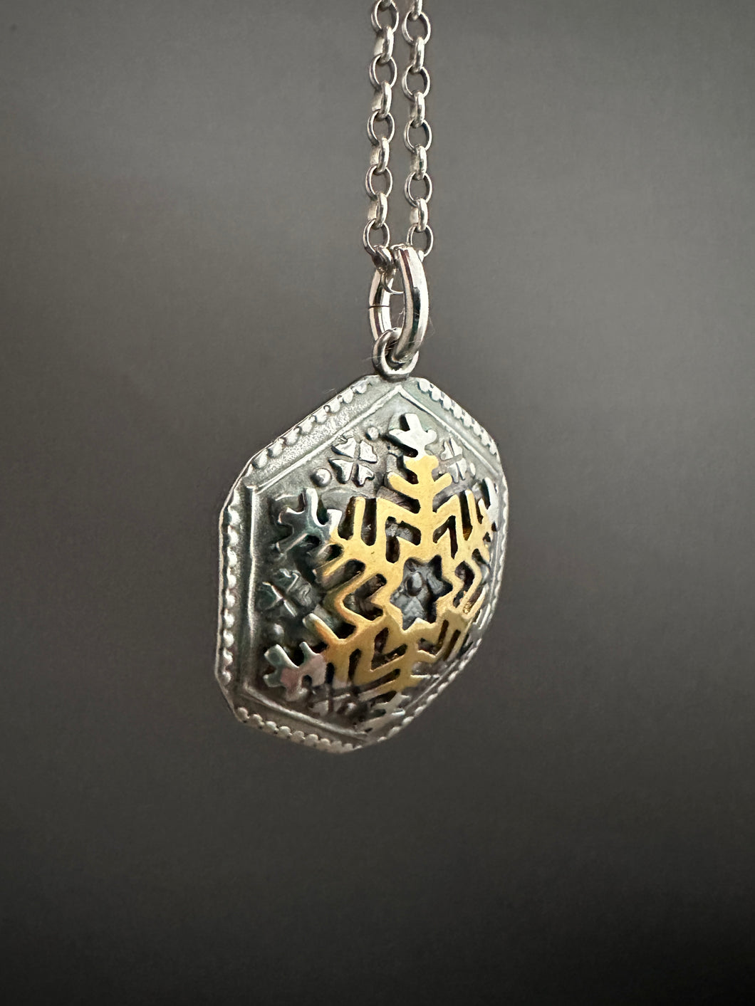 Single Snowflake with Gold