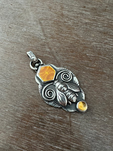 Bee pendant 2