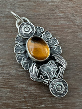Load image into Gallery viewer, Honey bee medallion
