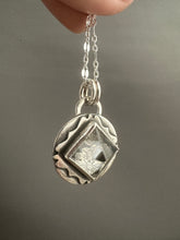 Load image into Gallery viewer, Quartz charm with a bee
