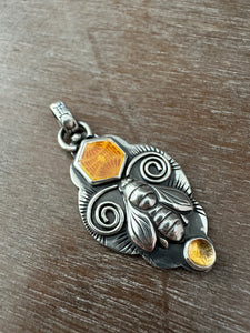 Bee pendant 2