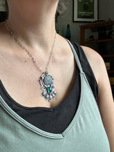 Load image into Gallery viewer, Cloisonné glass enamel pendant with serpentines and green fluorite
