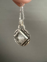 Load image into Gallery viewer, Quartz charm with a bee
