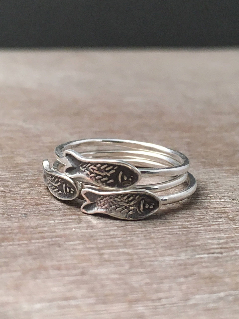 ONE Small fish stack ring