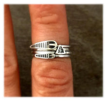 Load image into Gallery viewer, Set of four Stacking arrow rings
