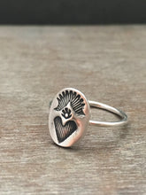Load image into Gallery viewer, Delicate Sacred heart ring
