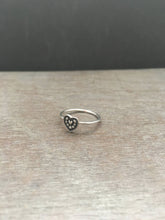 Load image into Gallery viewer, Ornate Silver heart ring
