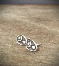Load image into Gallery viewer, Sterling silver flower studs
