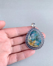 Load image into Gallery viewer, Plume agate doublet medallion
